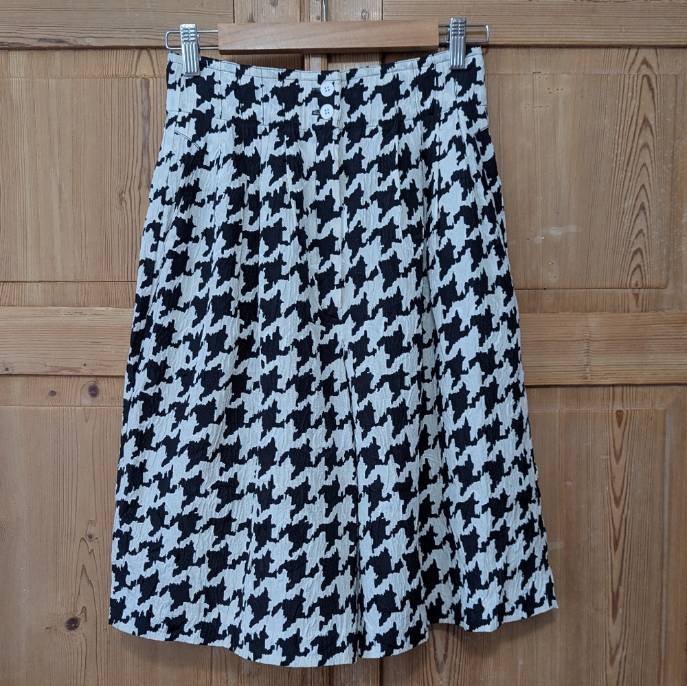VTG Louis Feraud 100% Silk Black & White Houndstooth Culotte Shorts Size US 6